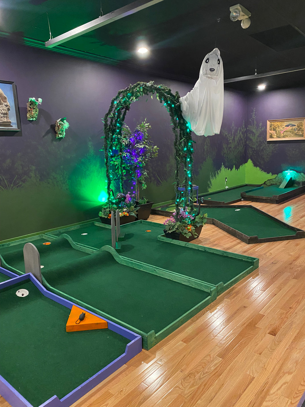 Putting Around Putt-R-Round: Mini Golf and Putt Arcade